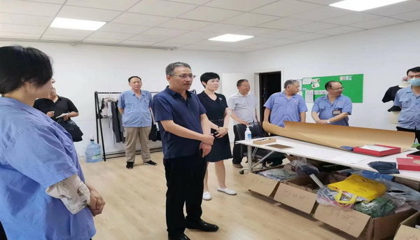 常山集團(tuán)黨委副書記、副董事長、總經(jīng)理?xiàng)钊饎偟浇?jīng)編實(shí)業(yè)公司調(diào)研工作