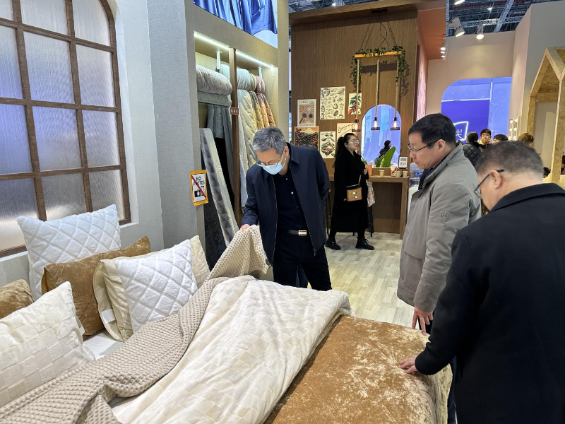 聚焦產(chǎn)業(yè)高點(diǎn)丨常山集團(tuán)走訪參觀2024中國紡聯(lián)春季聯(lián)展